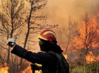 ΚΑΙΓΕΤΑΙ ΞΑΝΑ Η ΕΛΛΑΔΑ ΜΑΣ: ΜΕΓΑΛΗ ΦΩΤΙΑ ΤΩΡΑ ΣΤΗ ΧΩΡΑ – ΔΙΝΕΙ ΜΑΧΗ Η ΠΥΡΟΣΒΕΣΤΙΚΗ