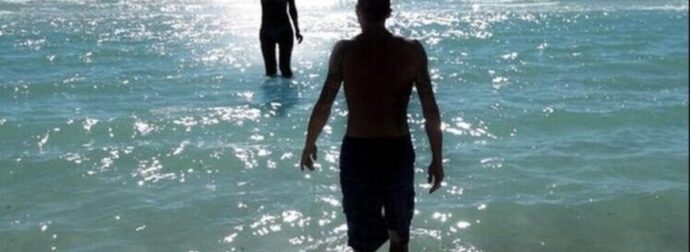 Αν ουρείς μέσα στη θάλασσα… δες τι σημαίνει αυτό – Τι συμβαίνει στο σώμα μας όταν το κάνουμε