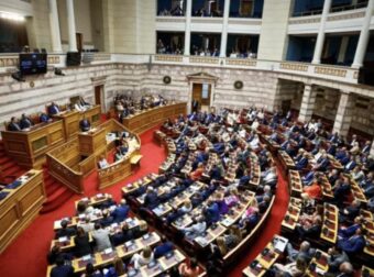 «ΒΟΜΒΑ» ΣΤΗΝ ΒΟΥΛΗ: ΠΑΡΑΙΤΗΘΗΚΕ ΑΠΟ ΠΡΟΕΔΡΟΣ ΚΑΙ ΜΟΛΙΣ ΤΟ ΑΝΑΚΟΙΝΩΣΕ