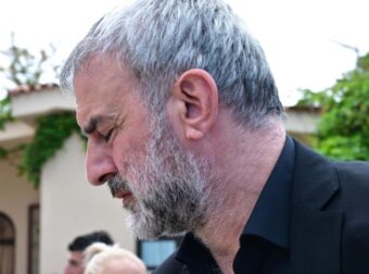 Δεν την ξέχασε ούτε στιγμή: Η συγκλονιστική απόφαση του Τραϊανού Δέλλα για τη Γωγώ Μαστροκώστα 2 μήνες μετά τον θάνατό της