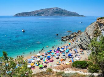 Προσοχή πριν βουτήξετε: Συναγερμός για 3 αγαπημένες παραλίες της Αττικής – Τι εντόπισαν οι έλεγχοι