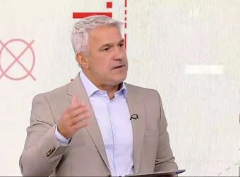 Πάγωσαν όλοι στο πλατό: Η συγκλονιστική καταγγελία του Σπύρου Χαριτάτου για απειλές που δέχθηκε
