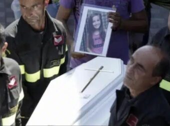 Πυροσβέστες βρήκαν νεκρή τη 9χρονη… Όταν είδαν τι προστάτευε με το σώμα της, λύγισαν όλοι