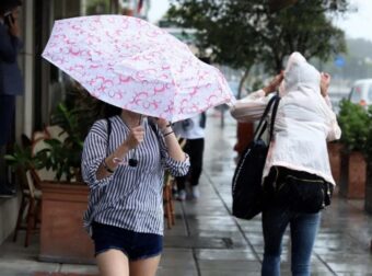 Έκτακτη προειδοποίηση Αρναούτογλου: Μπόρες και καταιγίδες σε πολλές περιοχές – Πότε έρχονται στην Αττική