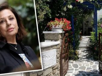 Παντού πέτρα, όλα λευκά, γεμάτο λουλούδια: Αυτό είναι το παλάτι της Χαρούλας στο πανέμορφο ελληνικό νησί – Θα το κληρονομήσει ο υιοθετημένος της γιος