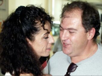 Ραγίζει καρδιές η Βούλα Πατουλίδου: «Περίμενες να περάσει η γιορτή μου για να με αποχαιρετήσεις»