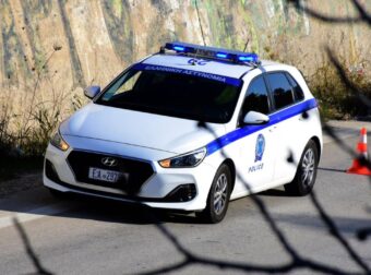 Μόλις μαθεύτηκε για την τραγική μάνα της Λαμίας που είχε αγκαλιά 24 ώρες το νεκρό γιο της – Οικογενειακό δράμα πίσω από τον θάνατο του 24χρονου