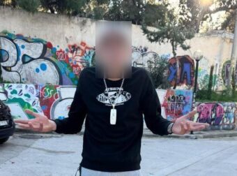 ΕΚΤΑΚΤΗ ΕΙΔΗΣΗ: ΣΥΝΕΛΗΦΘΗ Ο ΓΙΟΣ ΠΑΣΘΓΩΣΤΟΥ ΕΛΛΗΝΑ ΗΘΟΠΟΙΟΥ – ΕΧΕΙ ΠΑΙΞΕΙ ΣΕ ΠΑΣΙΓΝΩΣΤΕΣ ΣΕΙΡΕΣ ΤΗΣ ΤΗΛΕΟΡΑΣΗΣ