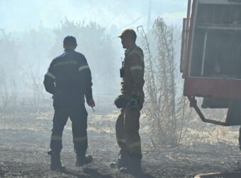 Tεράστια φωτιά στην Πάρο: Διπλό 112 για εκκένωση περιοχών που είναι γεμάτες με κόσμο – Επιχειρούν ελικόπτερα και αεροσκάφη