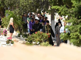 ΣΟΚ ΤΩΡΑ ΣΤΗΝ ΚΗΔΕΙΑ ΤΗΣ 41ΧΡΟΝΗΣ ΣΤΗΝ ΣΥΡΟ – ΔΕΝ ΤΟ ΧΩΡΑΕΙ Ο ΝΟΥΣ ΑΥΤΟ ΠΟΥ ΣΥΝΕΒΗ ΕΞΩ ΑΠΟ ΤΟ ΝΕΚΡΟΤΑΦΕΙΟ