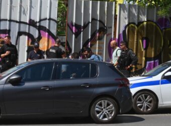 ΣΟΚ: ΣΕ ΑΥΤΗΝ ΑΝΗΚΕΙ ΤΟ ΠΤΩΜΑ ΠΟΥ ΒΡΕΘΗΚΕ ΜΕΣΑ ΣΕ ΒΑΛΙΤΣΑ ΣΤΗΝ ΚΥΨΕΛΗ – ΕΤΣΙ ΕΛΥΣΕ ΤΟ ΜΥΣΤΗΡΙΟ Η ΕΛ.ΑΣ