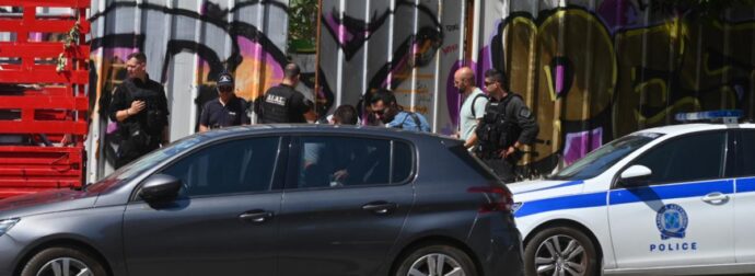 ΣΟΚ: ΣΕ ΑΥΤΗΝ ΑΝΗΚΕΙ ΤΟ ΠΤΩΜΑ ΠΟΥ ΒΡΕΘΗΚΕ ΜΕΣΑ ΣΕ ΒΑΛΙΤΣΑ ΣΤΗΝ ΚΥΨΕΛΗ – ΕΤΣΙ ΕΛΥΣΕ ΤΟ ΜΥΣΤΗΡΙΟ Η ΕΛ.ΑΣ