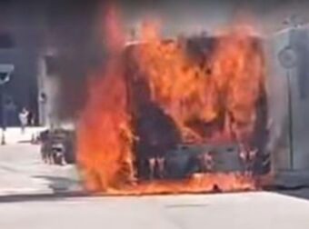 Συναγερμός Τώρα: Φωτιά σε αστικό λεωφορείο γεμάτο επιβάτες