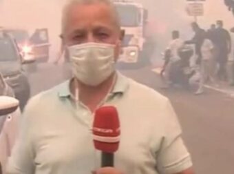 ΣΟΚ στον αέρα του MEGA: Πυροσβεστικό πήγε να πατήσει τον δημοσιογράφο την ώρα του ρεπορτάζ – Πάγωσαν όλοι με το βίντεο