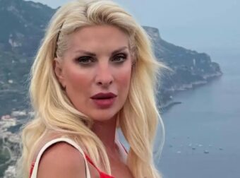Χαμός στο TikTok με την Ελένη Μενεγάκη: Οι εικόνες από το Φισκάρδο που συζητά όλη η Ελλάδα
