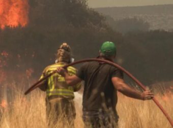 ΕΚΤΑΚΤΟ ΤΩΡΑ: Καίγεται η Ελλάδα μας – «Κόλαση» φωτιάς, τεράστια μάχη με επίγεια και εναέρια μέσα πριν φτάσει η νύχτα
