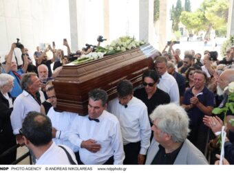 Πάνος Βλάχος: Γιατί σήκωσε το φέρετρο του Νίκου Καλογερόπουλου – Η άγνωστη σχέση τους που λίγοι γνώριζαν