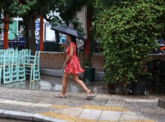 Έκτακτη προειδοποίηση για καιρό: Χειμώνας μέσα στο καλοκαίρι – Σε εξέλιξη ισχυρή κακοκαιρία στη χώρα