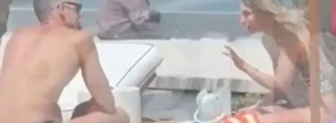Έγιναν βούκινο χωρίς να το καταλάβουν: Οικονομάκου και Τσερέλα “πλακώθnκαν” στις ξαπλώστρες και έγιναν  βούκινο σε όλο τον Κόσμο