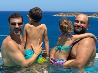 Όλοι κοίταζαν αυτή την οικογένεια στην παραλία: Ο Παντελής Τουτουντζής με τα παιδιά του – Οι τρυφερές στιγμές