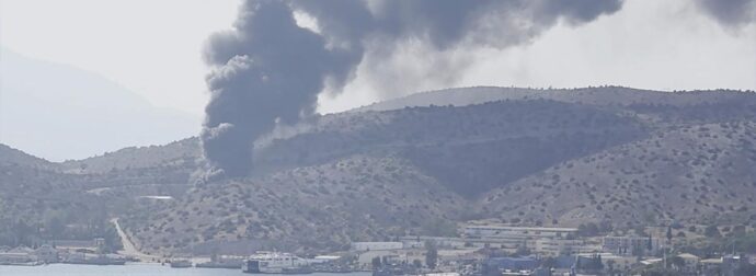 ΣΥΝΑΓΕΡΜΟΣ ΤΩΡΑ στην Σαλαμινα – Μεγάλη φωτιά κοντά στον ναύσταθμο – Εκκενώσεις από το 112