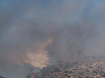 ΕΚΤΑΚΤΟ: ΝΕΑ ΦΩΤΙΑ ΚΑΙΕΙ ΤΗ ΧΩΡΑ – ΕΠΙΧΕΙΡΟΥΝ ΔΥΟ ΕΛΙΚΟΠΤΕΡΑ