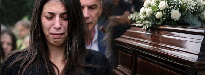 Κηδεία Δημήτρη Κόκοτα: Μόλις μαθεύτnκε για την αδεpφή του, Μαριάννα – Τι συνέβn