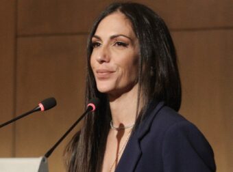 “Η Ανθή χαμογέλαγε και ήταν” Η πρώτη εμφάνιση της Βούλγαρη μετά τις καταγγελίες για ενδοοικογενειακή βία