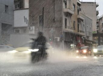 Έκτακτη προειδοποίηση Αρναούτογλου για τον καιρό: Έρχεται σφοδρή κακοκαιρία με μπόρες και καταιγίδες – Ποιες περιοχές είναι στο κόκκινο