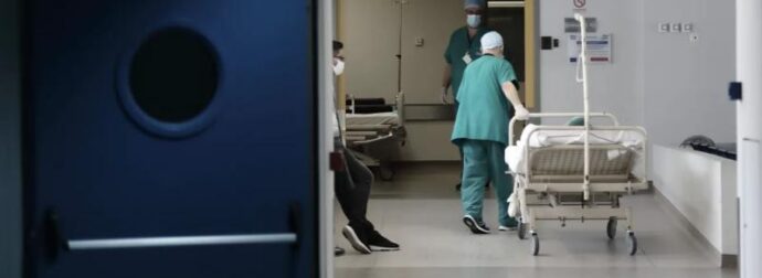NEO ΣOK ΣΤΗΝ ΕΛΛΑΔΑ: ΠΑΙΔΑΚΙ 2 ΕΤΩΝ ΕΠΕΣΕ ΑΠΟ ΤΟ ΜΠΑΛΚΟΝΙ – ΣOKAPEI ΤΙ ΕΚΑΝΑΝ ΟΙ ΓΟΝΕΙΣ ΤΟΥ