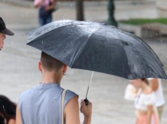 ΑΝΑΤΡΟΠΗ ΤΩΡΑ ΜΕ ΚΑΙΡΟ: ΒΡΟΧΕΣ ΚΑΙ ΚΑΤΑΙΓΙΔΕΣ- ΕΝΤΟΝΑ ΦΑΙΝΟΜΕΝΑ ΤΙΣ ΕΠΟΜΕΝΕΣ ΩΡΕΣ- ΣΕ ΠΟΙΕΣ ΠΕΡΙΟΧΕΣ ΑΛΛΑΖΕΙ ΑΠΟΤΟΜΑ