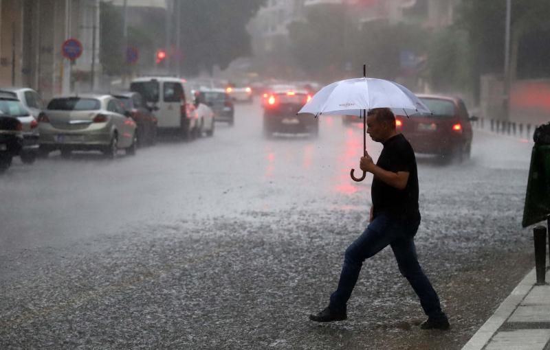 Γυρίζει απότομα ο καιρός: Ο Μαρουσάκης προειδοποιεί για 3ήμερο με βροχές, καταιγίδες και θυελλώδεις ανέμους – Οι πόλεις που θα έχουν… φθινόπωρο