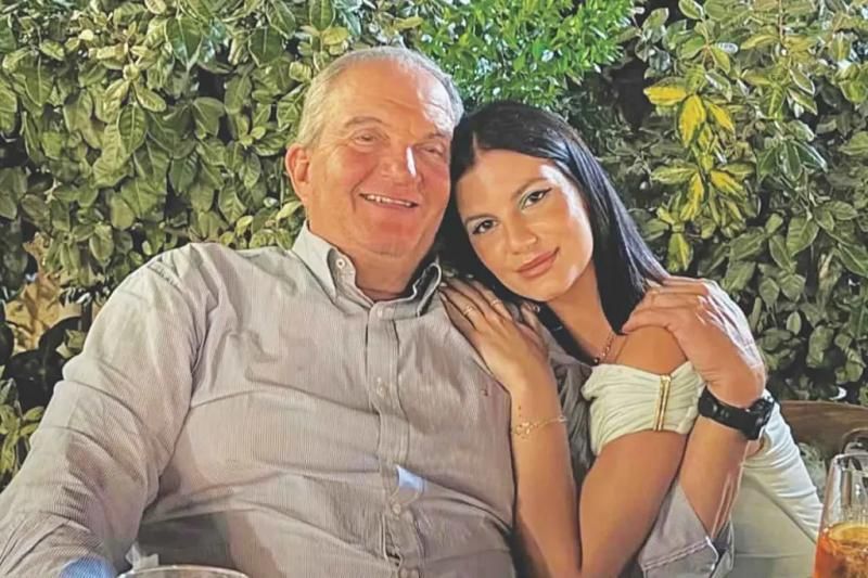 «Βόμβα» στην οικογένεια Καραμανλή: Σε τροχιά γάμου η Αλίκη – Ποιος είναι ο εκλεκτός της
