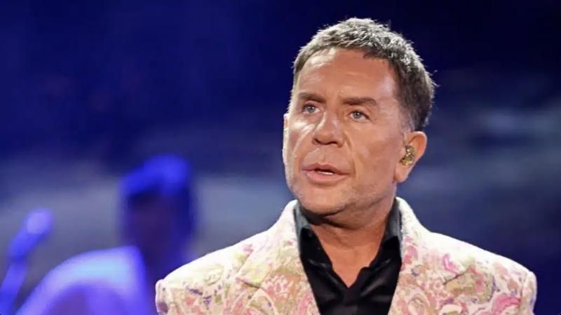 Η απόγνωση της Μαρίας Μαζωνάκη έξω από το «ΕΛΠΙΣ», λίγο μετά την ανακοίνωση του θανάτου του αδελφού της