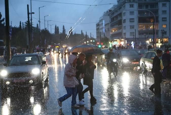 Καιρός: Ραγδαία αλλαγή τις επόμενες ώρες, βαρομετρικό χαμηλό από την Αφρική φέρνει καταιγίδες – Ποιες περιοχές θα… πνιγούν – Πρόγνωση Μαρουσάκη