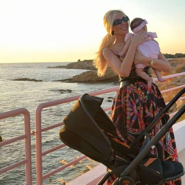Η Κατερίνα Καινούργιου πήγε με την 5 μηνών κόρη της στον αγιασμό της Super Κατερίνα