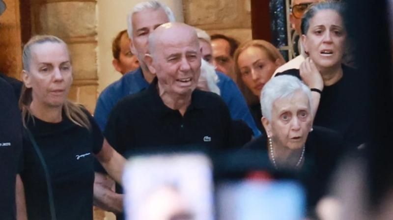Τούμπα όλα:Ούτε οι γονείς ούτε οι αδελφές του – Ποιος κληρονομεί την αμύθητη περιουσία του μαζωνάκη
