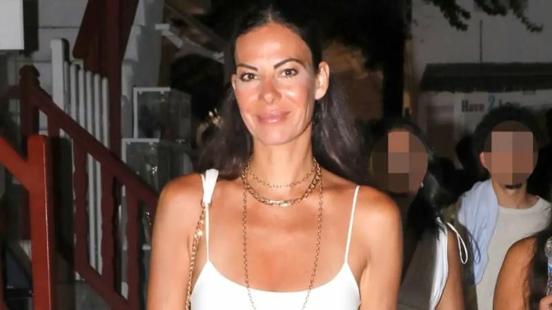 Κοιλιά πλάκα, αψεγάδιαστο πρόσωπο χωρίς και κορμί 25άρας: ΗΕύη Βατίδου με μπικίνι “κόβει” ακόμα την ανάσα στη Μύκονο