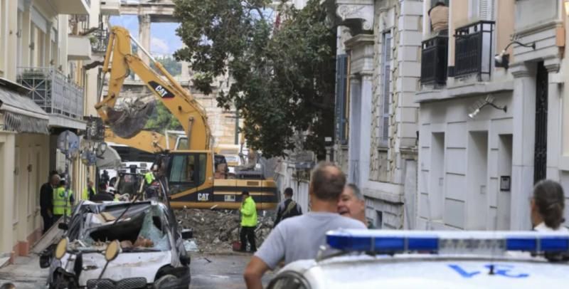 ΣΟΚ στην Πλάκα: Η λάμπα του μπάνιου στον δεύτερο όροφο πίσω από την τραγωδία με τους έξι νεκρούς;