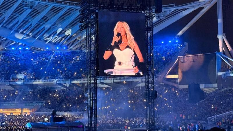 Χαμός στο ΟΑΚΑ: Γνωστός influencer έσπασε τη σιωπή του για τη συναυλία της Βίσση – «Ήταν πάρα πολύ άβολο»