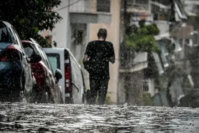 Μόλις ανακοινώθηκε η νέα πρόγνωση: Κακοκαιρία μέχρι την Κυριακή – Ποιες περιοχές μπαίνουν στο στόχαστρο
