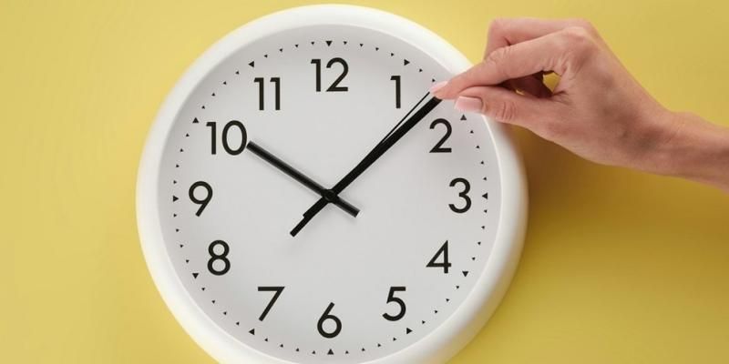 ΑΛΛΑΓΗ ΩΡΑΣ 2026: ΠΡΟΣΟΧΗ ΜΗΝ ΜΠΕΡΔΕΥΤΕΙΣ! ΑΥΤΗ ΤΗΝ ΚΥΡΙΑΚΗ ΤΟΥ ΟΚΤΩΒΡΗ ΓΥΡΙΖΟΥΜΕ ΤΑ ΡΟΛΟΓΙΑ ΜΑΣ ΜΙΑ ΩΡΑ ΠΙΣΩ