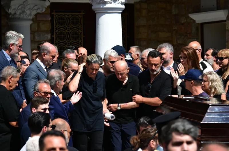 Μόλις έγινε γνωστό: Γιατί η οικογένεια του Μαζωνάκη δεν βρέθηκε στο αφιέρωμα του The Voice – Αυτό που φοβόντουσαν