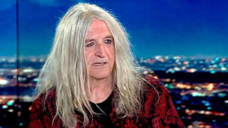 Νίκος Καρβέλας: Δεν ήταν μόνο η Άννα Βίσση – Οι γυναίκες που πέρασαν από τη ζωή του και όσα δεν γνωρίζουν πολλοί