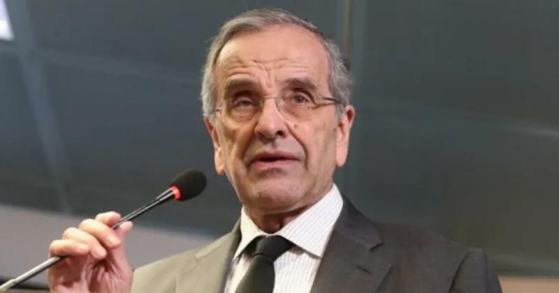 Η μεταγραφή του αιώνα: Τελικά καταλήγει στον Σαμαρά και του δίνει μέχρι και τη νίκη στις εκλογές με το όνομά του