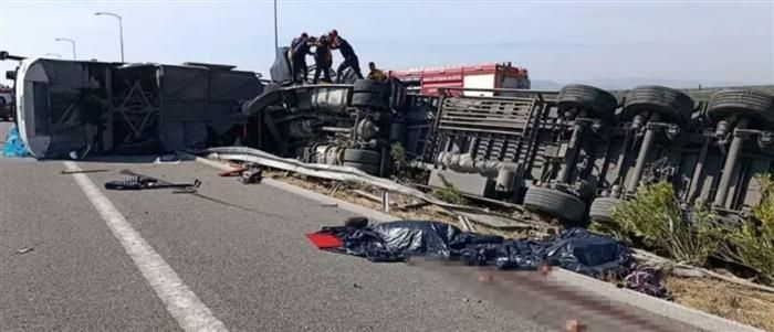 ΣΟΚ ΤΩΡΑ: Πολύνεκρο τροχαίο με λεωφορείο και φορτηγό – 11 νεκροί και 27 τραυματίες, «μοιάζει με σφαγή»