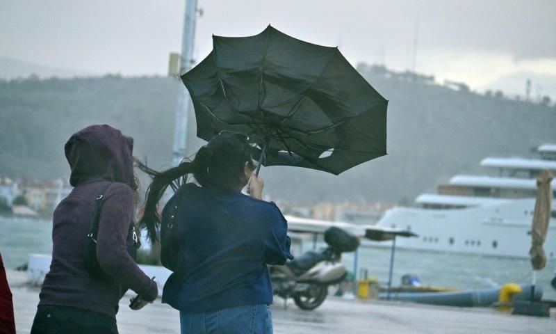 ΕΚΤΑΚΤΟ – «Πνίγεται» κάτω από το νερό Τώρα η Αττική και άλλες μεγάλες πόλεις της Ελλάδας: Δρόμοι – ποτάμια, , κλειστά σχολεία, χτυπάει 112 παντιού, κάτοικοι απελπισμένοι δεν ξέρουν τι να κάνουν