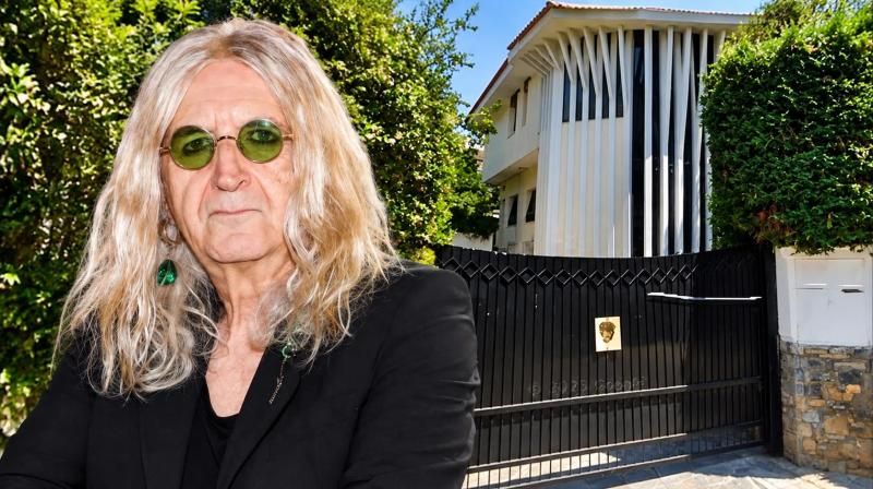 Αυτή είναι η βίλα στην Εκάλη με πισινάρα που αγόρασε ο Καρβέλας πριν 6 μήνες – Μιλάμε για «κόσμημα»