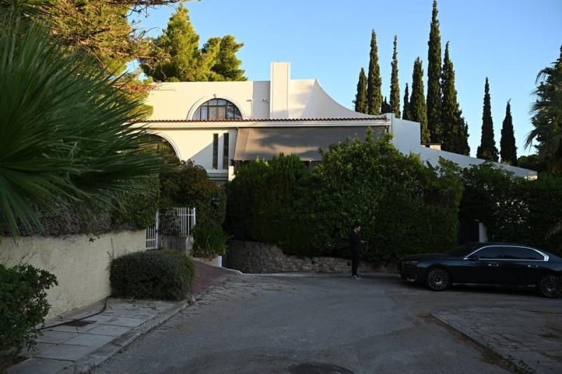 Ραγδαίες εξελίξεις για τη βίλα του Μαζωνάκη: Γιατί δεν μπορούν ακόμη να πάρουν τα πράγματά του