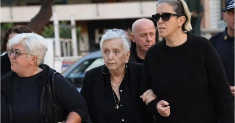 Μαζωνάκης: Έφτασε συντετριμμένη η οικογένειά του στο 40ήμερο μνημόσυνο – Τι ψέλλιζε συνέχεια η δόλια μάνα του